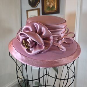 LISA RENE Mauve Dress Hat OS Satin Flower Ribbon Church Wedding Derby